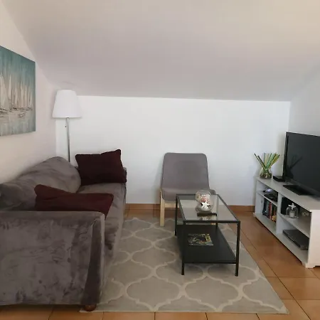 アパート Jadran オミシュ